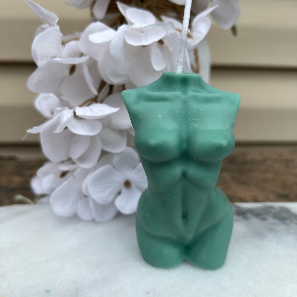 Hand Poured Soy Wax Candle- White Eucalyptus - Picture 3 of 4